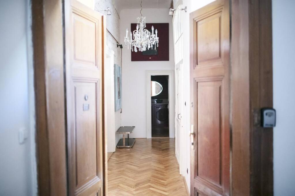 King Charles Apartmán *