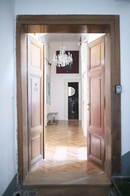 King Charles Apartmán